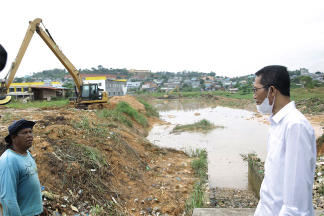 Wakil Wali Kota Batam Tinjau Banjir di Kabil, Ternyata Ini Penyebabnya