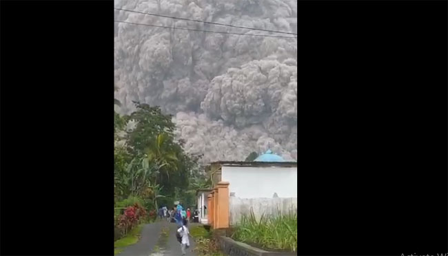Gunung Semeru Erupsi, Lumajang Mencekam